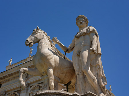 Statuen der Dioskuren Fotos