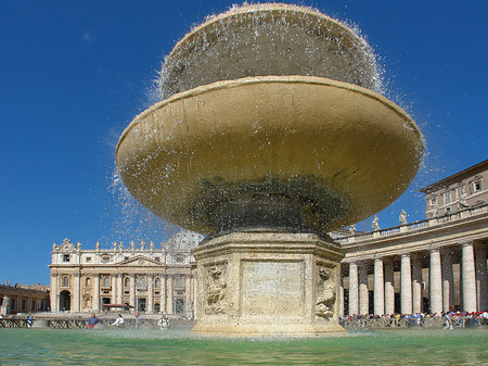 Brunnen mit Petersdom