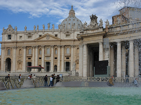 Foto Brunnen mit Petersdom - 