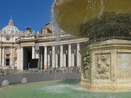 Fotos Brunnen mit Petersdom | 
